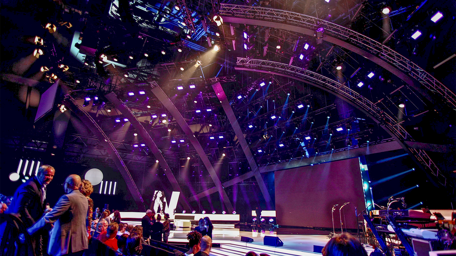 Nena celebrates 40th stage anniversary with GLP JDC1