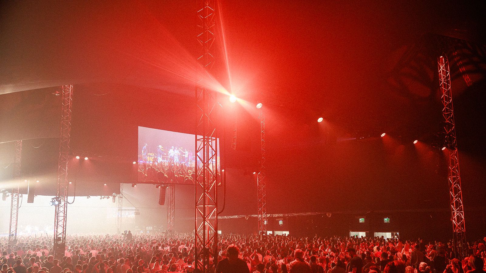 PRG beleuchtet das Münchner Tollwood Festival mit über 270 GLP Scheinwerfern