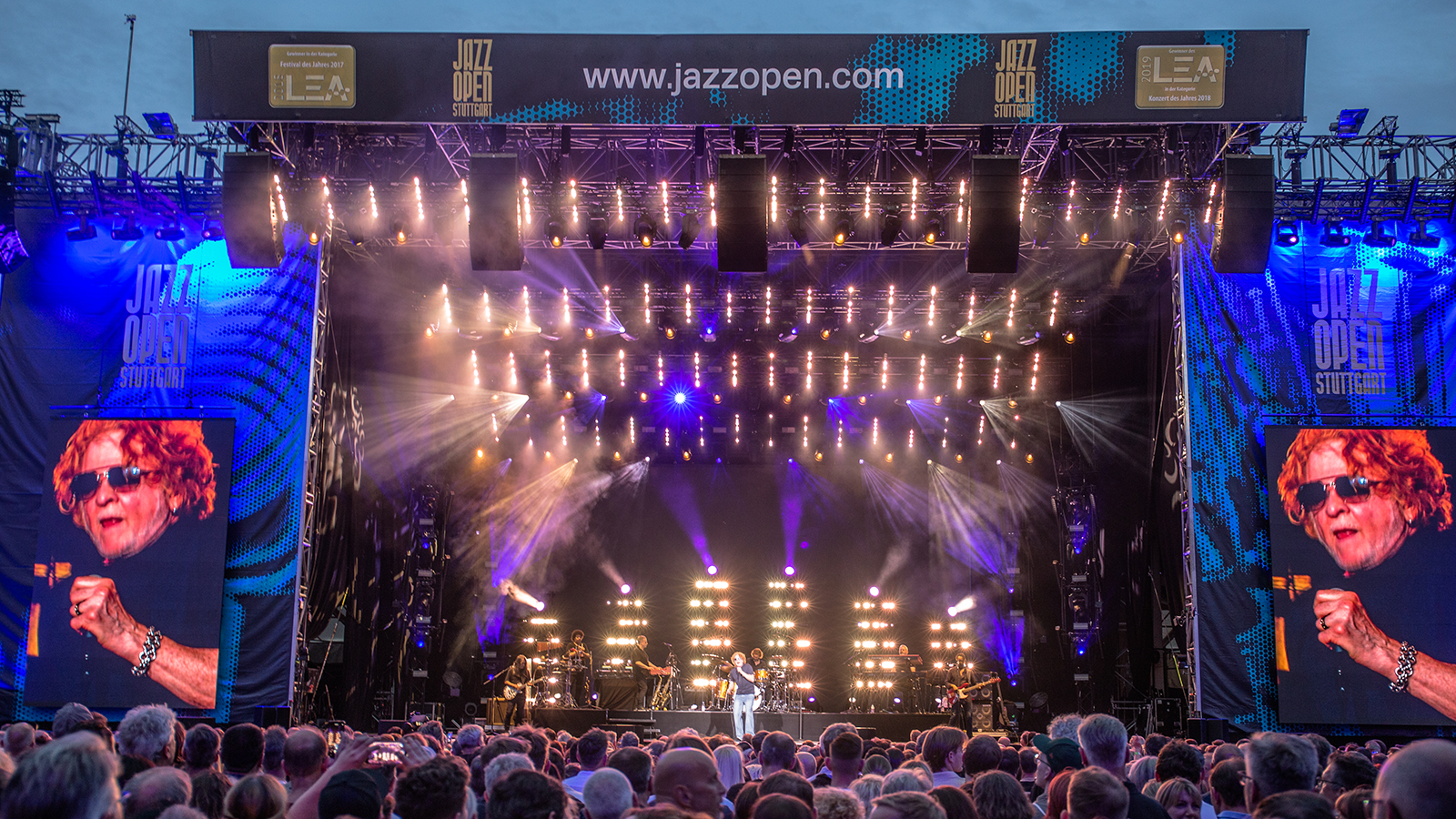 Sound & Light Veranstaltungstechnik liefert über 220 GLP Scheinwerfer für die Jazzopen in Stuttgart