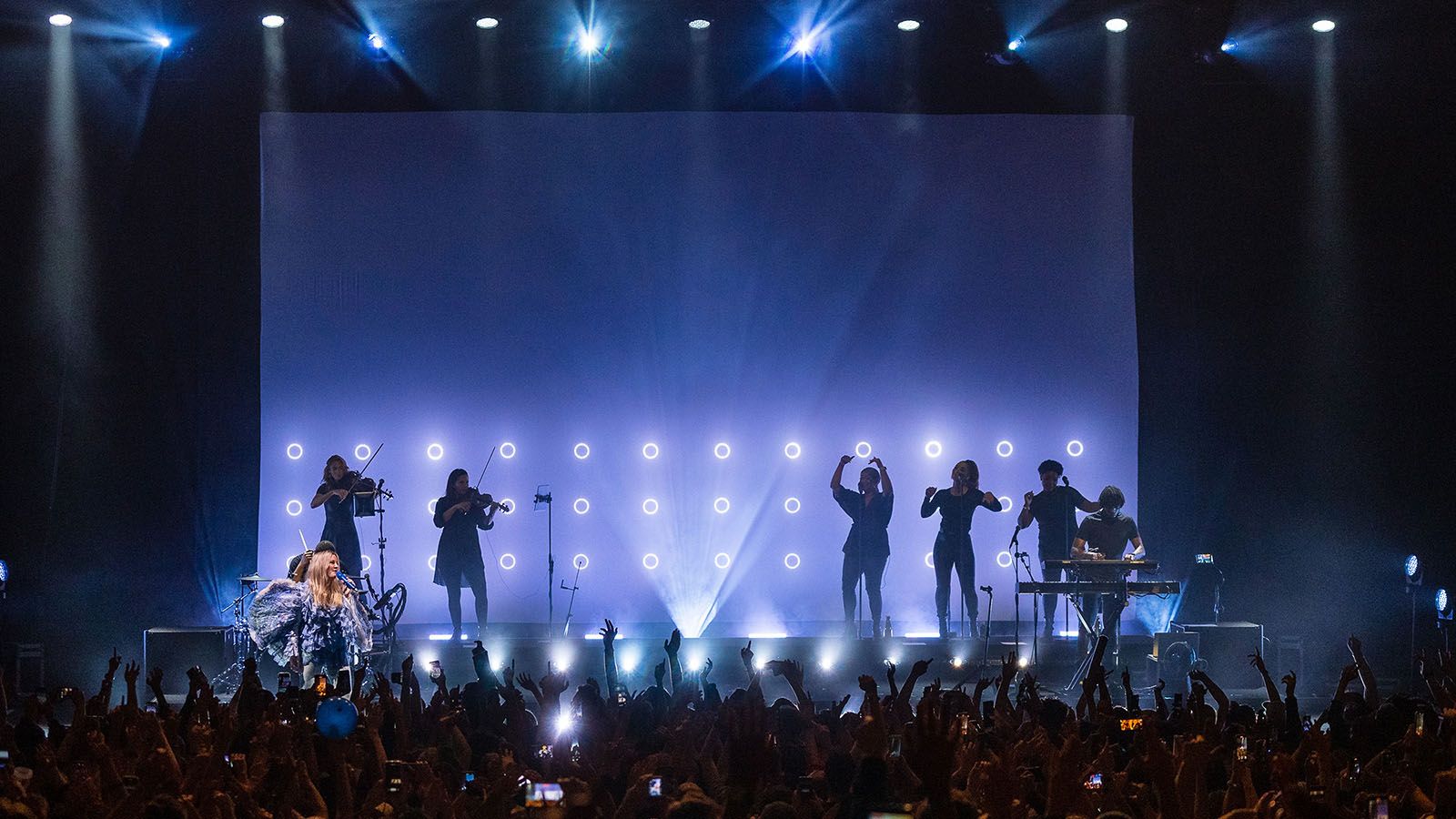 Cate Carter kreiert mit GLP Creative Light 1 Plus eine zusätzliche Dimension für Ellie Goulding