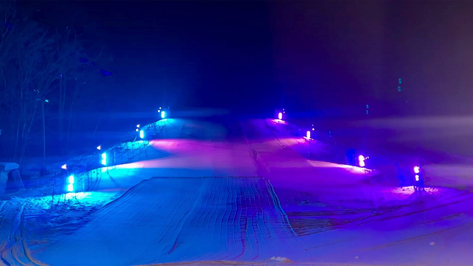 GLP JDC1 verfolgen Ski- und Snowboardtricks auf den Pisten der kanadischen Big Air Show
