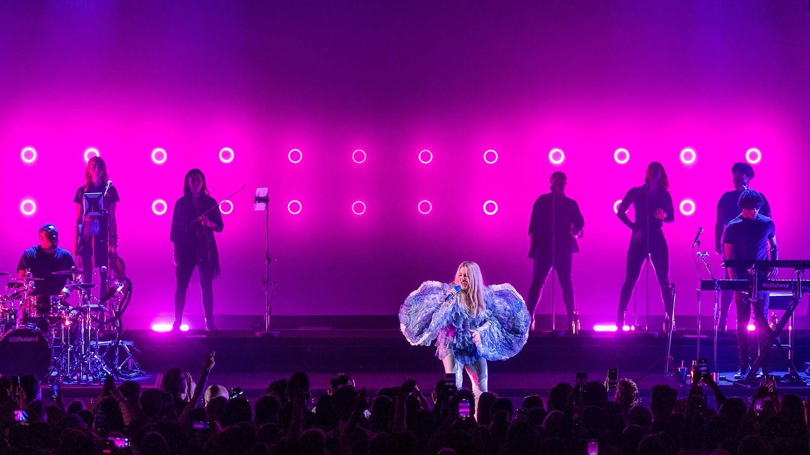 Cate Carter kreiert mit GLP Creative Light 1 Plus eine zusätzliche Dimension für Ellie Goulding