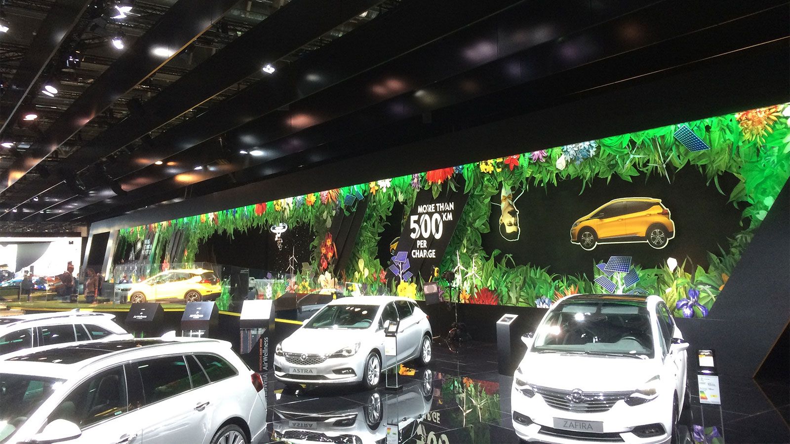 X4 Bars im Einsatz bei Opel auf dem Pariser Autosalon 2016