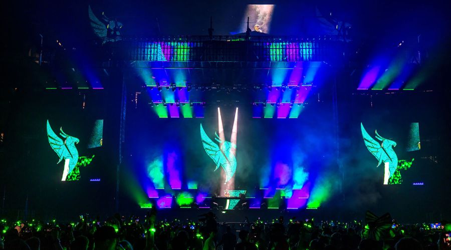 Über 100 GLP-Scheinwerfer beleuchten die Stadion-Show von ILLENIUM in Las Vegas