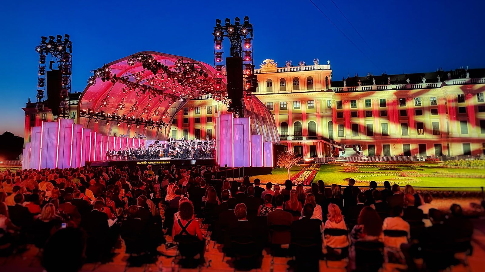 Sommernachtskonzert der Wiener Philharmoniker auch 2021 mit über 250 GLP-Scheinwerfern