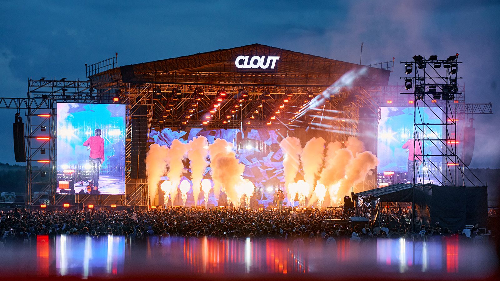 223 GLP-Scheinwerfer auf zwei Bühnen beim CLOUT Festival 2026