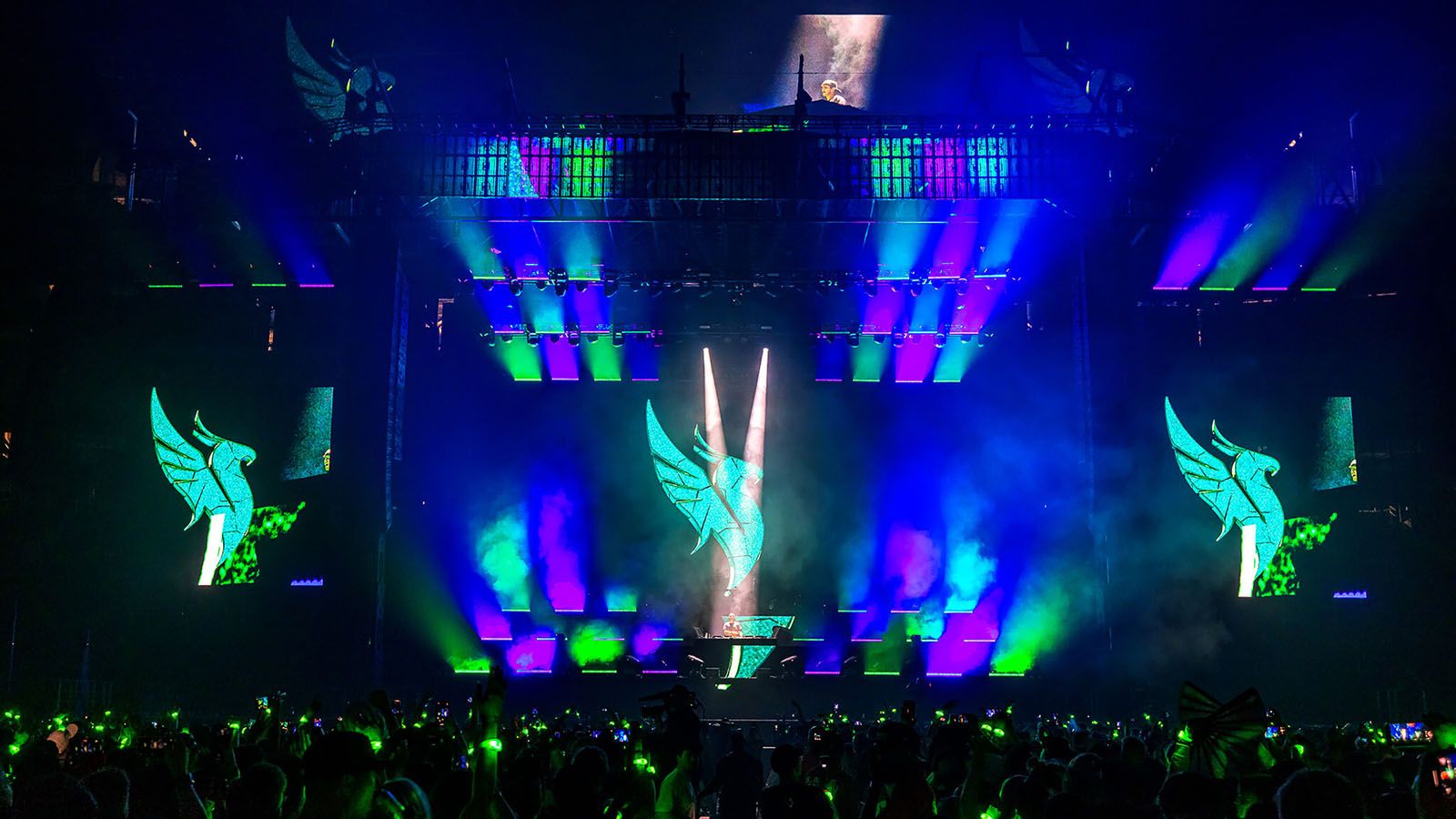 Über 100 GLP-Scheinwerfer beleuchten die Stadion-Show von ILLENIUM in Las Vegas