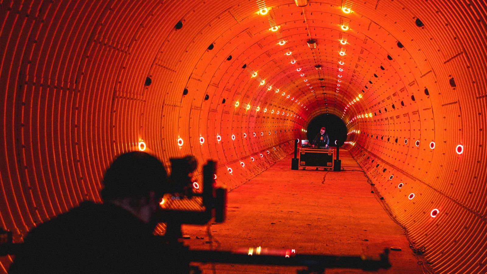 GLP rocks Tunnel with Over 200 Creative Light 1