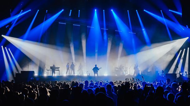 GLP’s power and versatility animate George Ezra’s massive pros arch