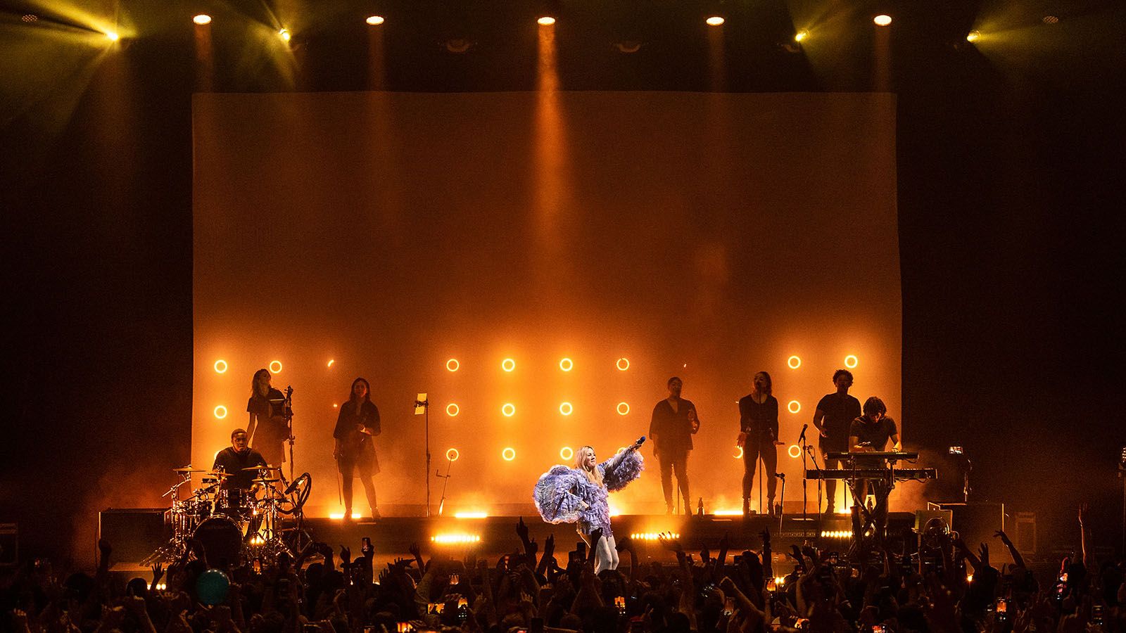 Cate Carter kreiert mit GLP Creative Light 1 Plus eine zusätzliche Dimension für Ellie Goulding