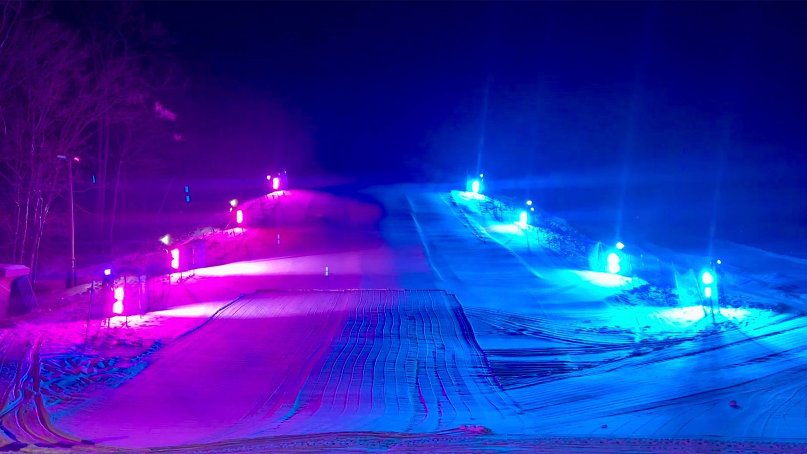 GLP JDC1 verfolgen Ski- und Snowboardtricks auf den Pisten der kanadischen Big Air Show