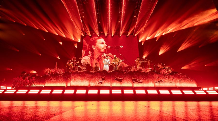 GLP JDC Burst 1 powers the visual language of Dani Fernández’s La Insurrección tour