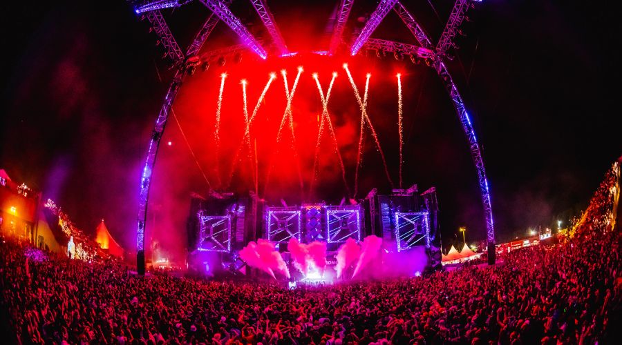 GLP KNV flashen den Open Air Floor der NATURE ONE
