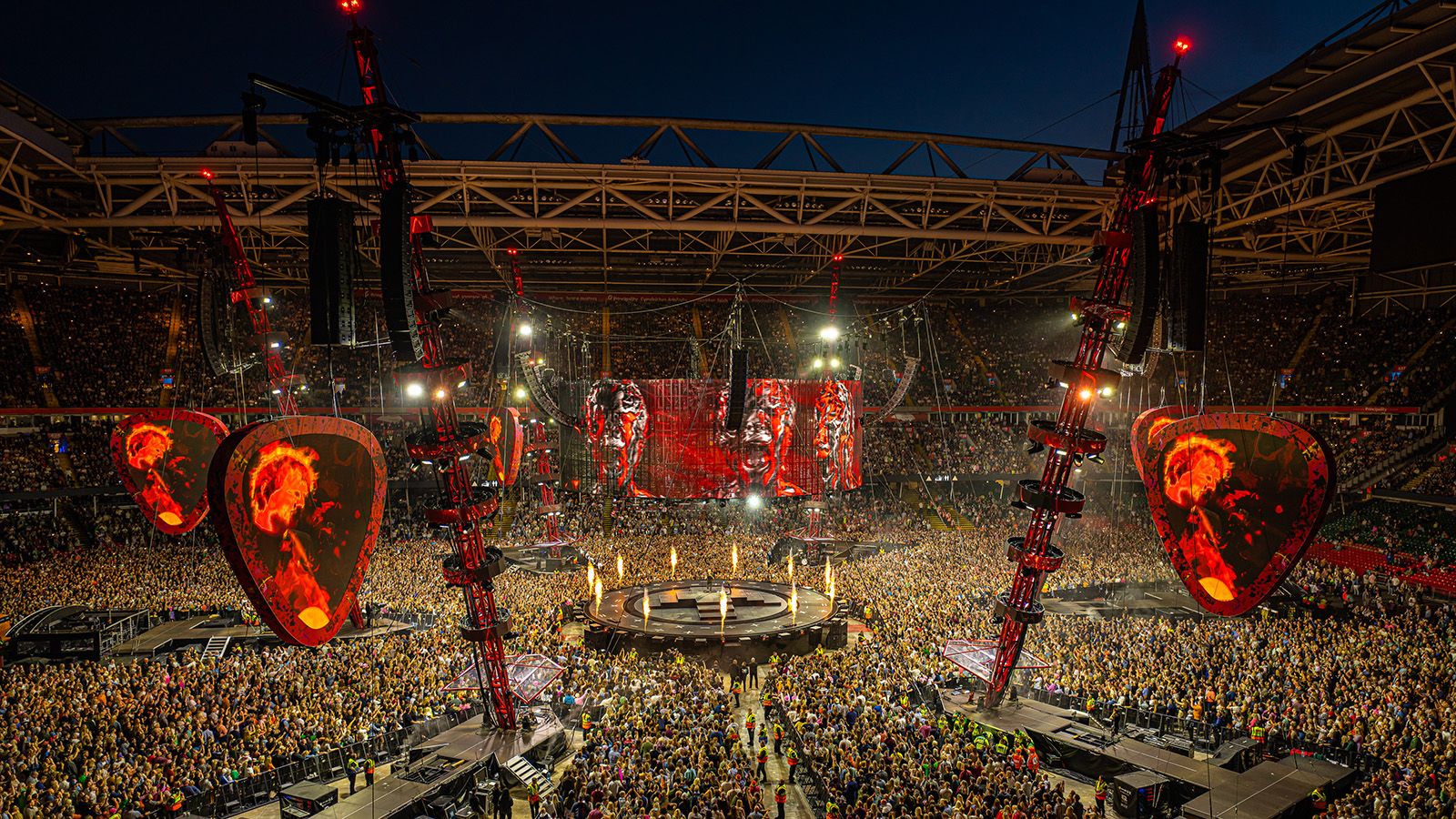 GLP develops XDC1 and debuts 162 fixtures for Ed Sheeran Mathematics tour