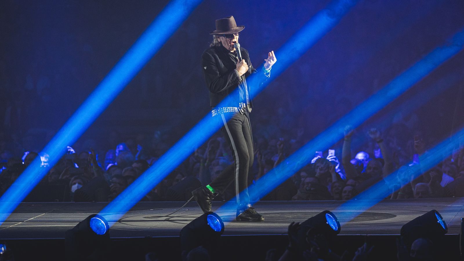 GLP delivers flexibility, energy efficiency and ‘under-hat’ lighting for Udo Lindenberg’s Udopium Live tour
