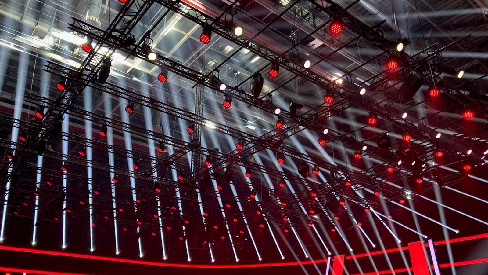 150 GLP-Scheinwerfer beleuchten „Das Duell um die Welt“