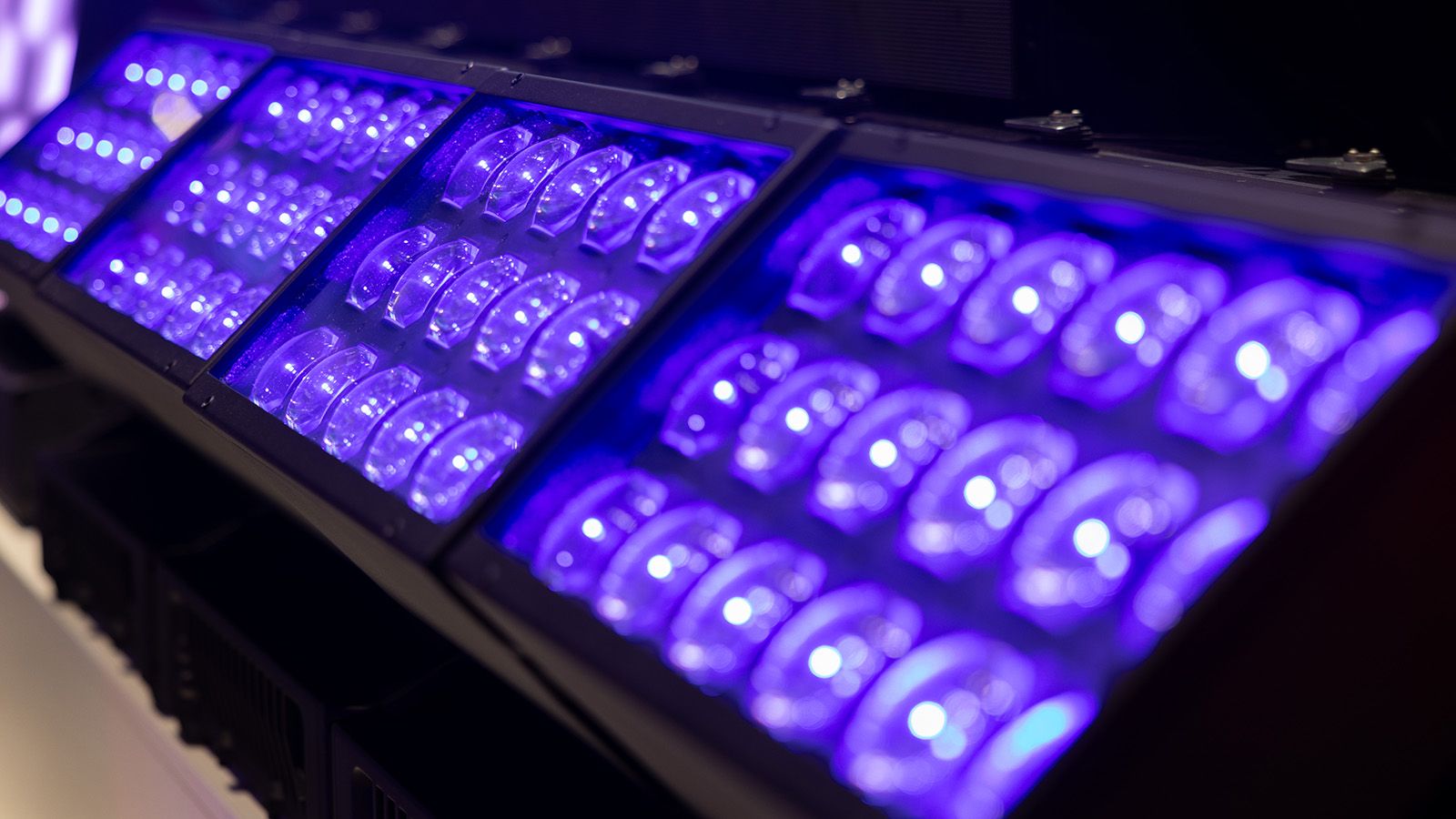 Washlight oder gigantische LED-Bar? Der Creos von GLP ist viel mehr als nur ein LED-Wash