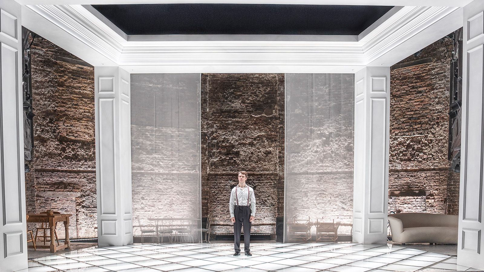 GLP Creos feiern Theaterpremiere im Londoner Almeida Theatre