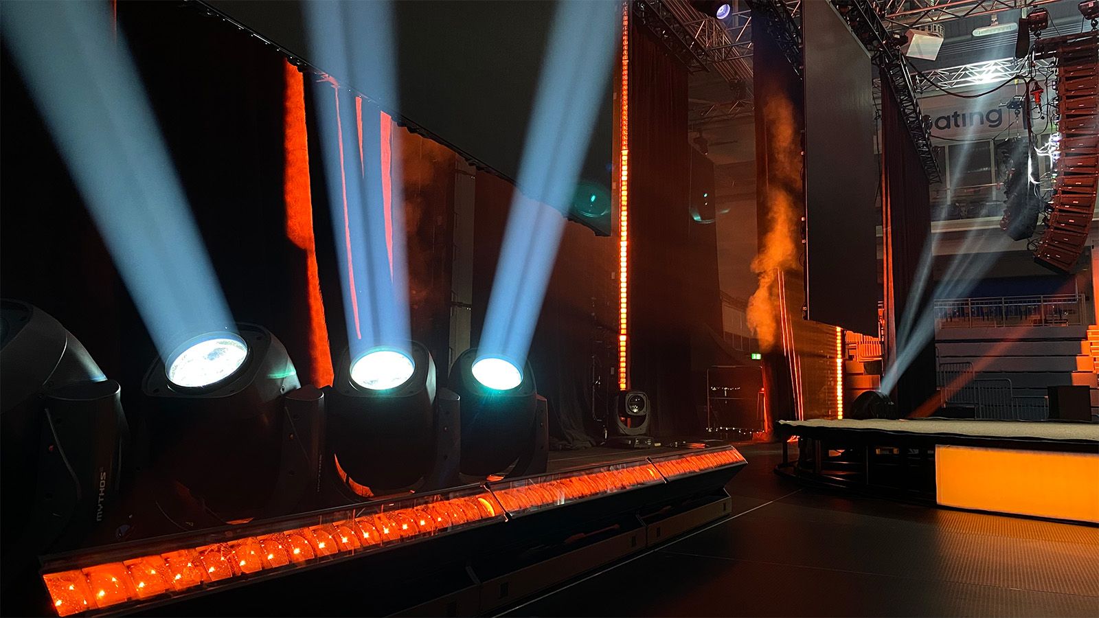 impression X5 Bars provide heavenly light for Carolin Kebekus’s Shesus live show