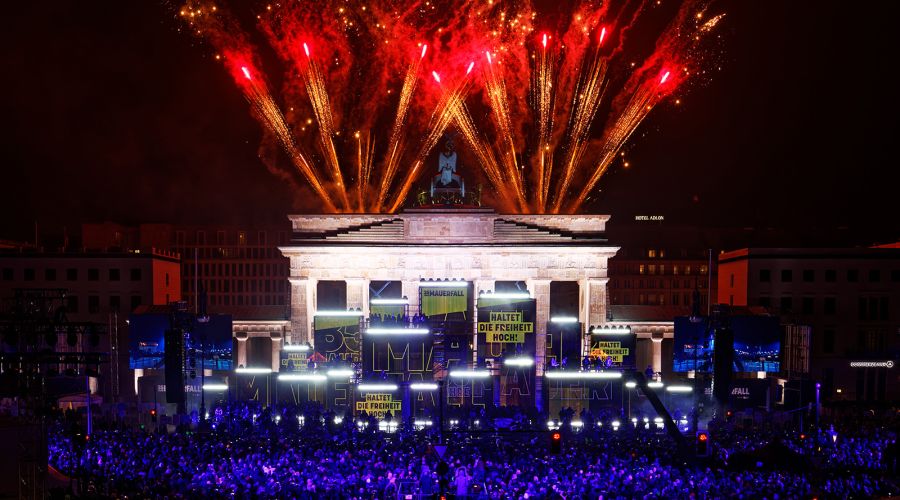 Packende Inszenierung zur Mauerfall-Feier am Brandenburger Tor mit Licht von GLP