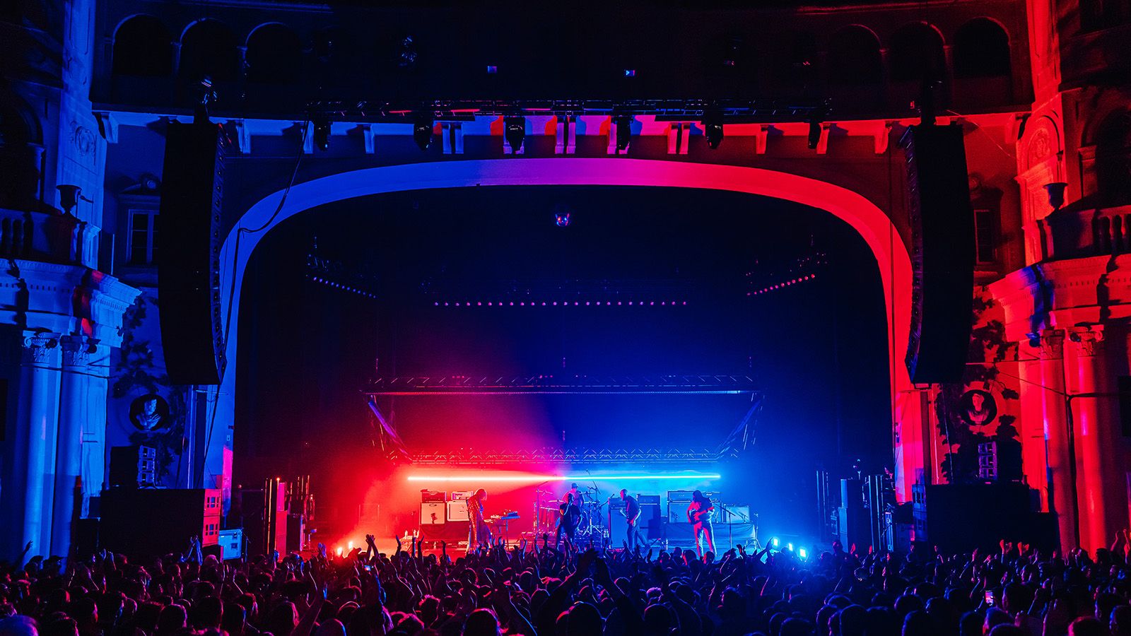 GLP fixtures out in force on Idles’ UK tour