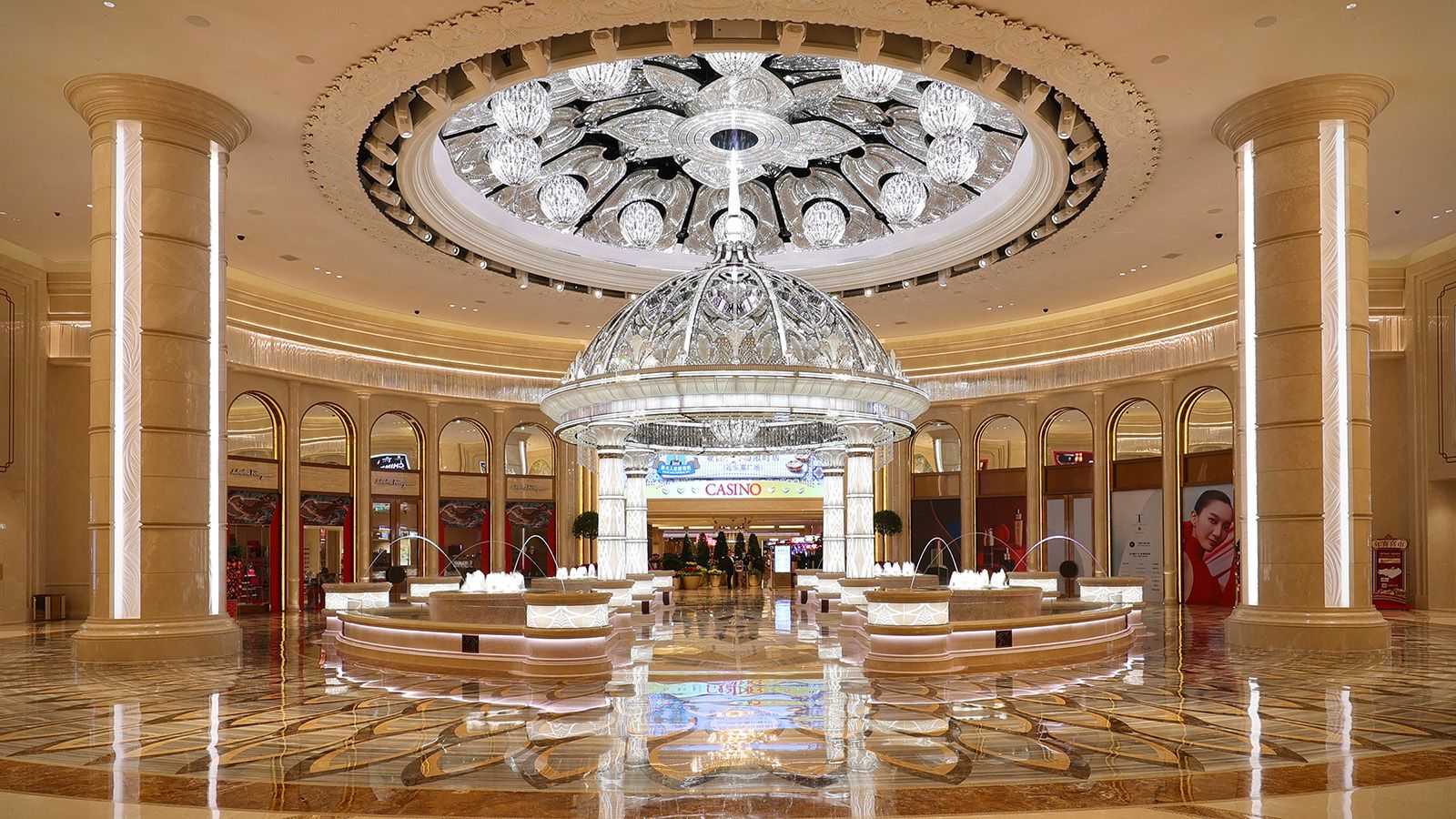 GLP impression X4 Bar 20s highlight dazzling Crystal Lobby Show