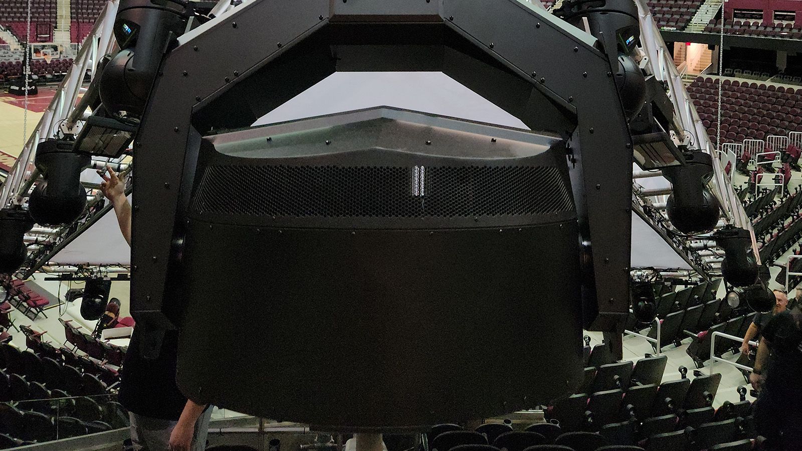 Erste Festinstallation des mächtigen GLP MAD MAXX für die Cleveland Cavaliers