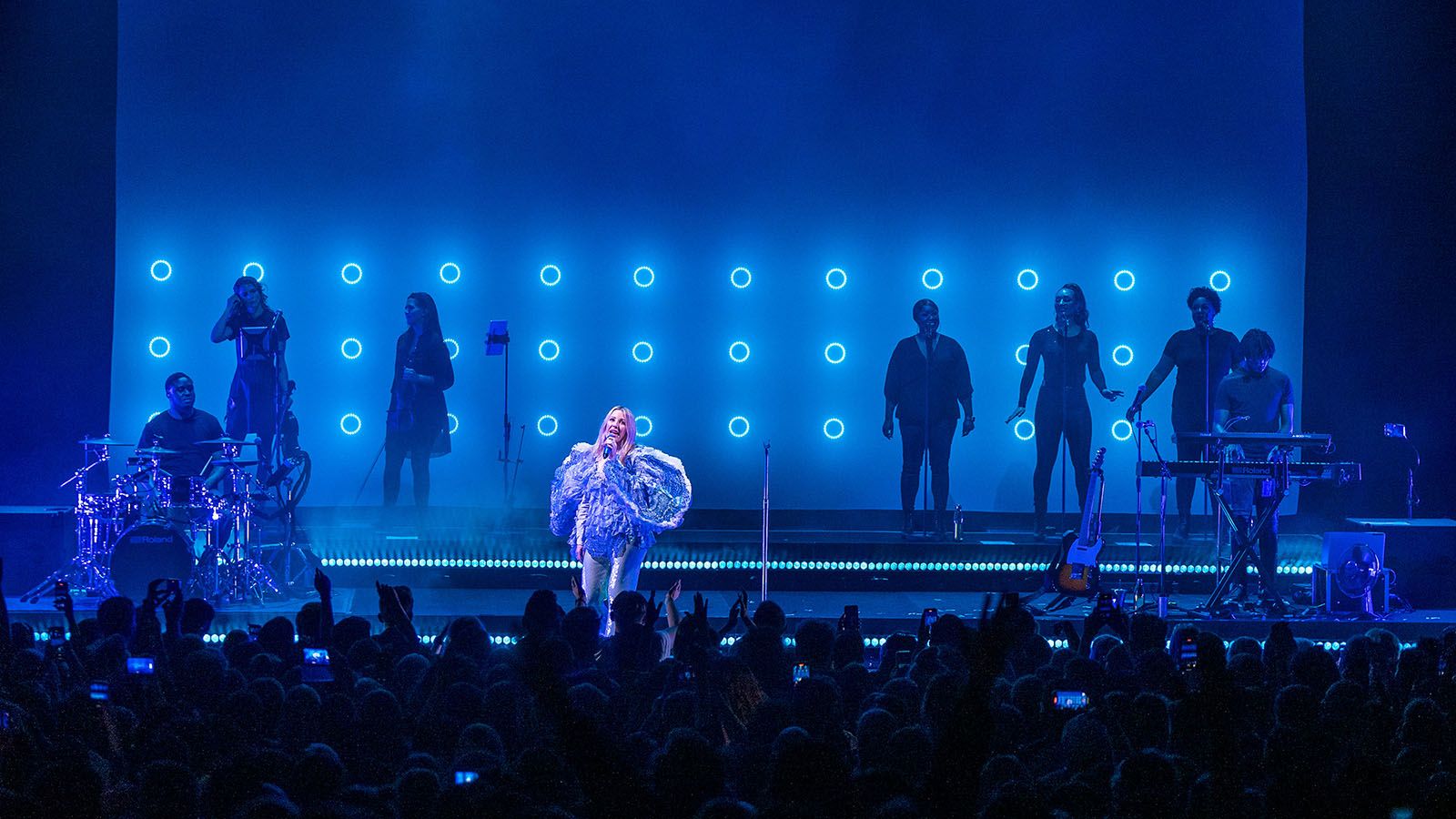 Cate Carter kreiert mit GLP Creative Light 1 Plus eine zusätzliche Dimension für Ellie Goulding