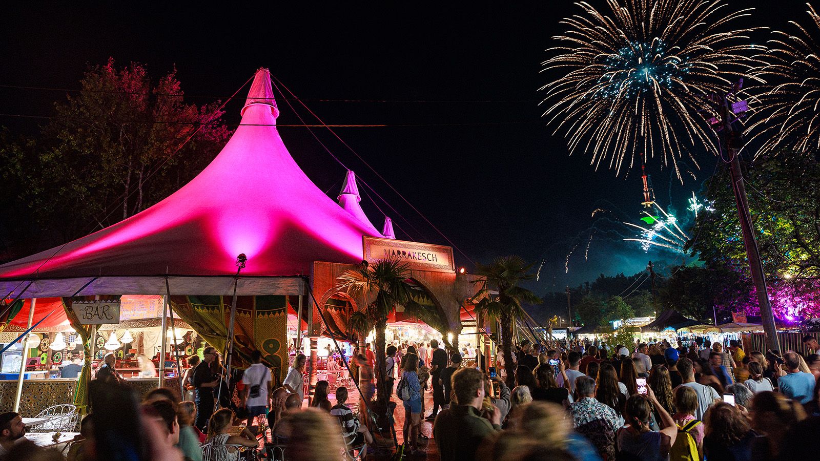 PRG beleuchtet das Münchner Tollwood Festival mit über 270 GLP Scheinwerfern