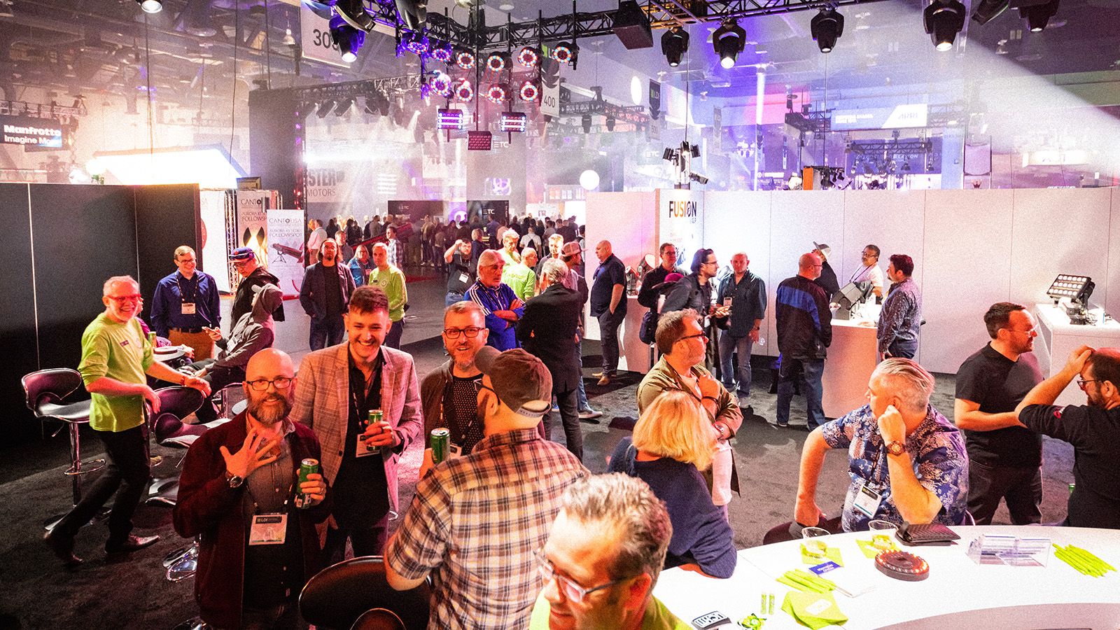 Besucher der LDI 2022 scharen sich um GLP-Produkte der neuesten Generation