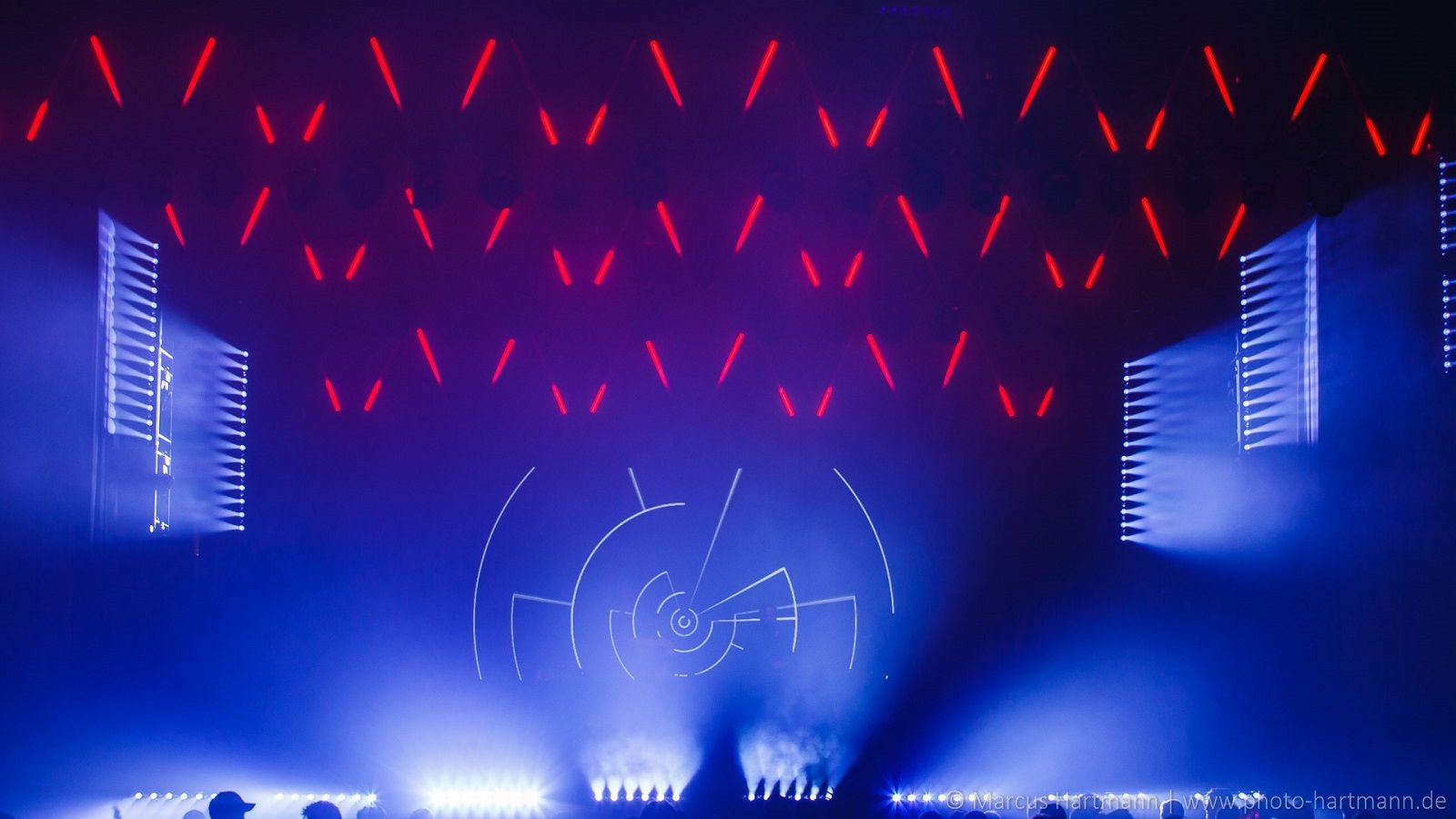 Das Zürich Openair erstrahlt im Design von Leo Herrmann