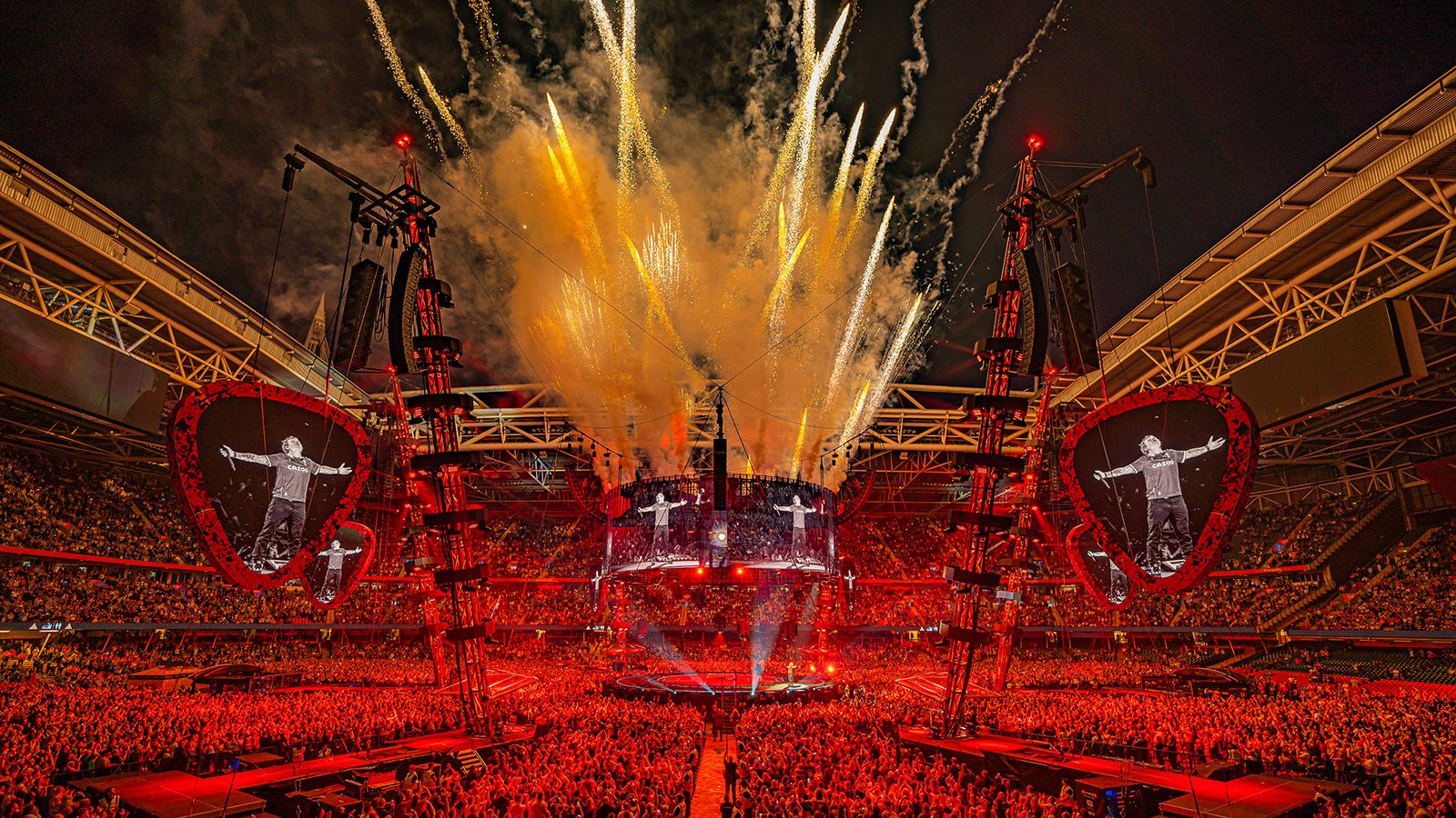 GLP develops XDC1 and debuts 162 fixtures for Ed Sheeran Mathematics tour