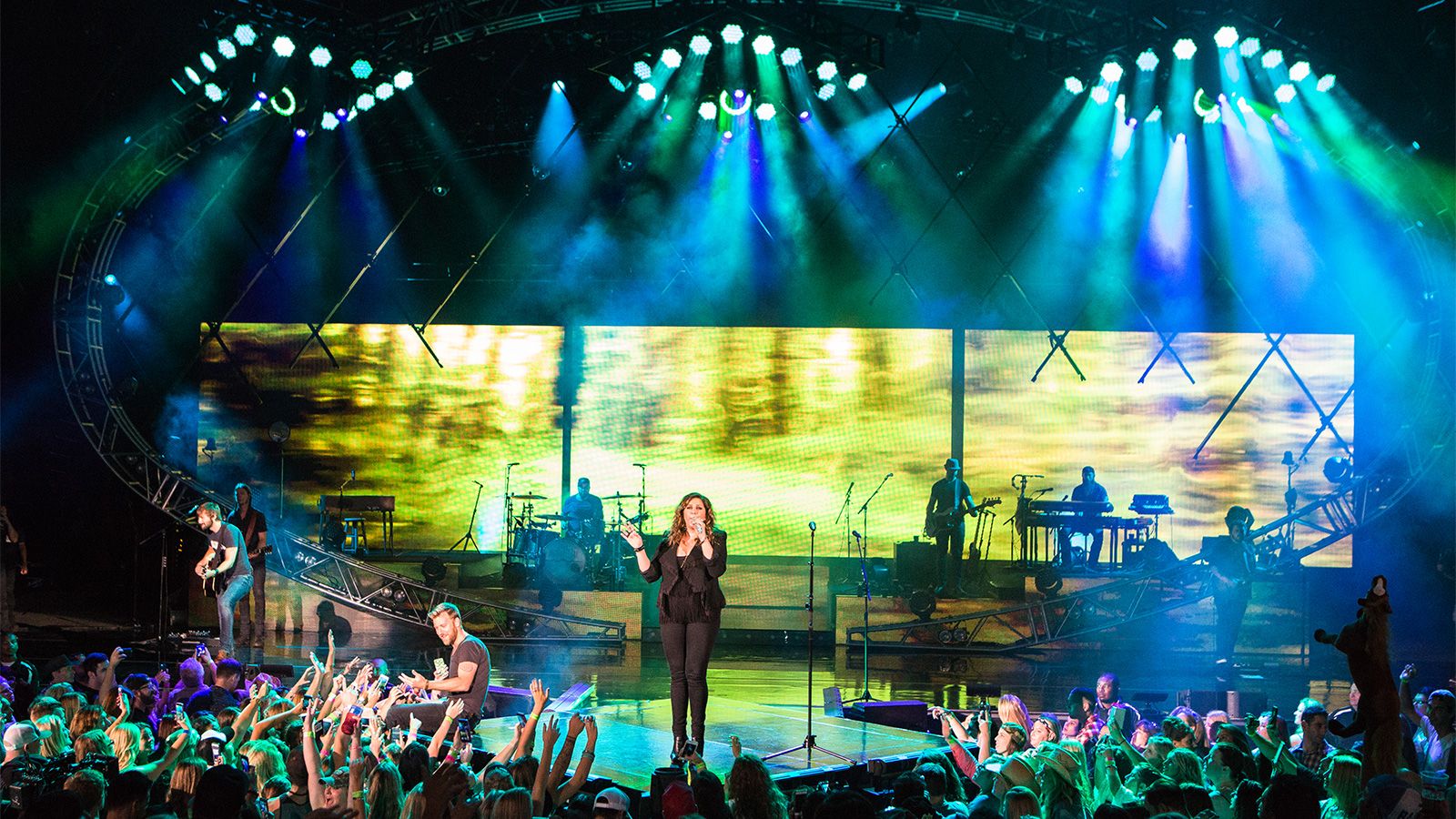 Concert debut for GLP X4 Bar 20 with Lady Antebellum