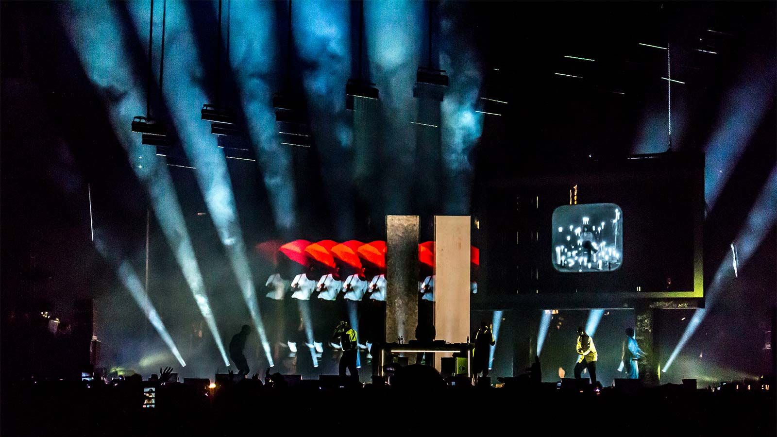 X4 Bar 20s Hover Above O2’s Legendary BBK Takeaway