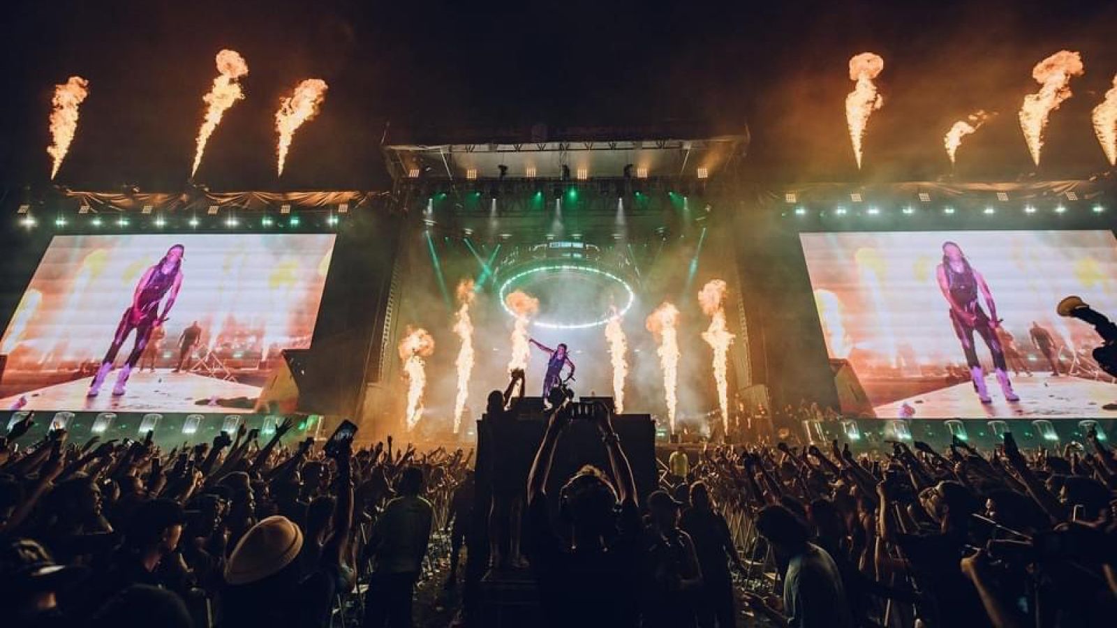 Air Domes und Rain Covers schützen die Festivalbeleuchtung von LEC