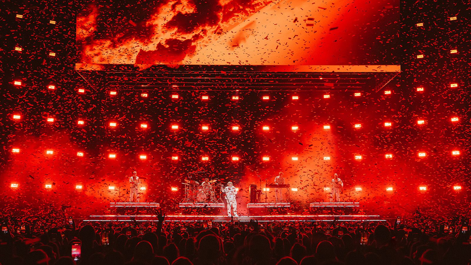 Lewis Capaldi tours with over 170 GLP flexible hybrid LEDs
