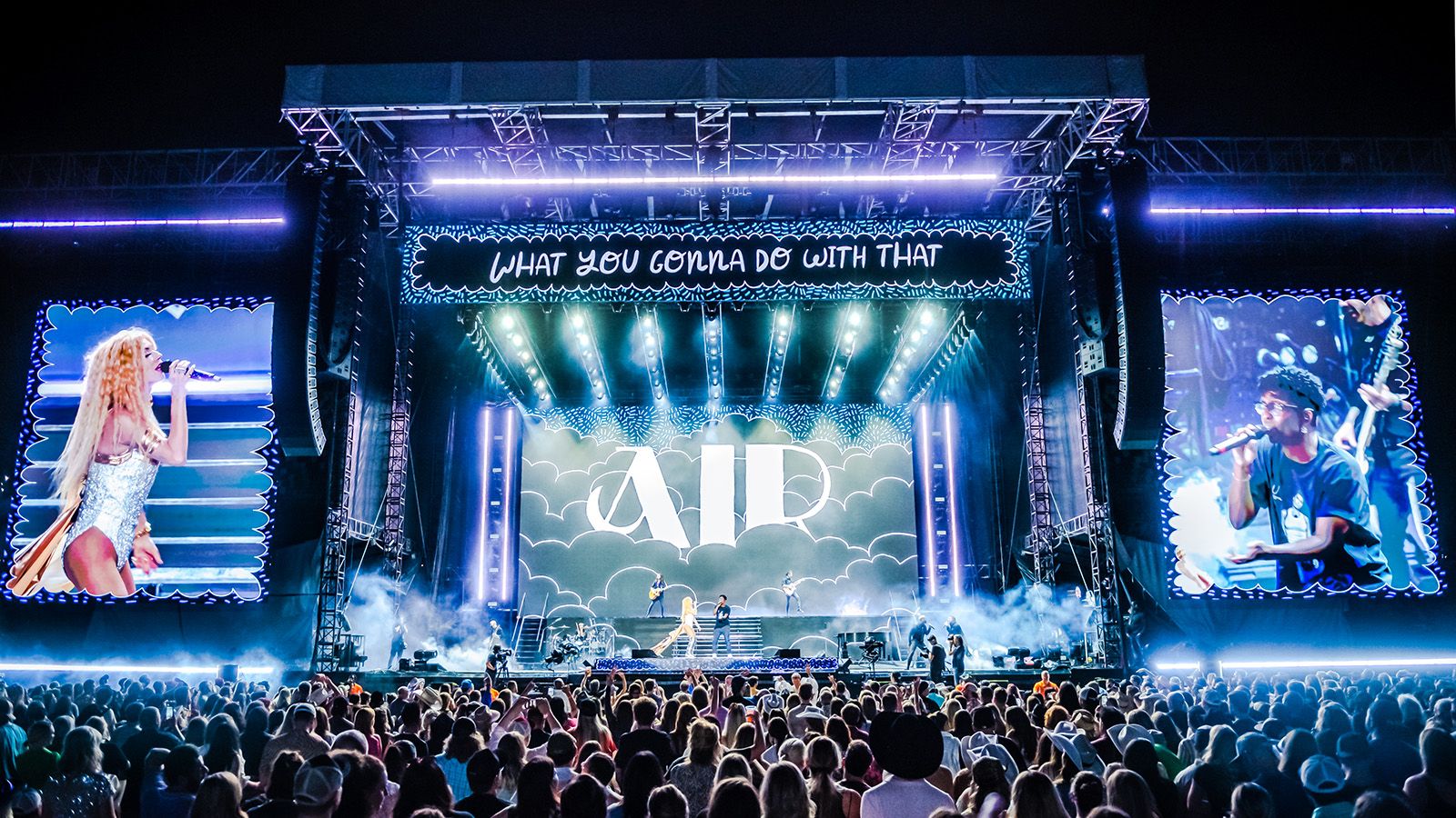 André Petrus immerses Shania Twain in a world of JDC hybrid lights