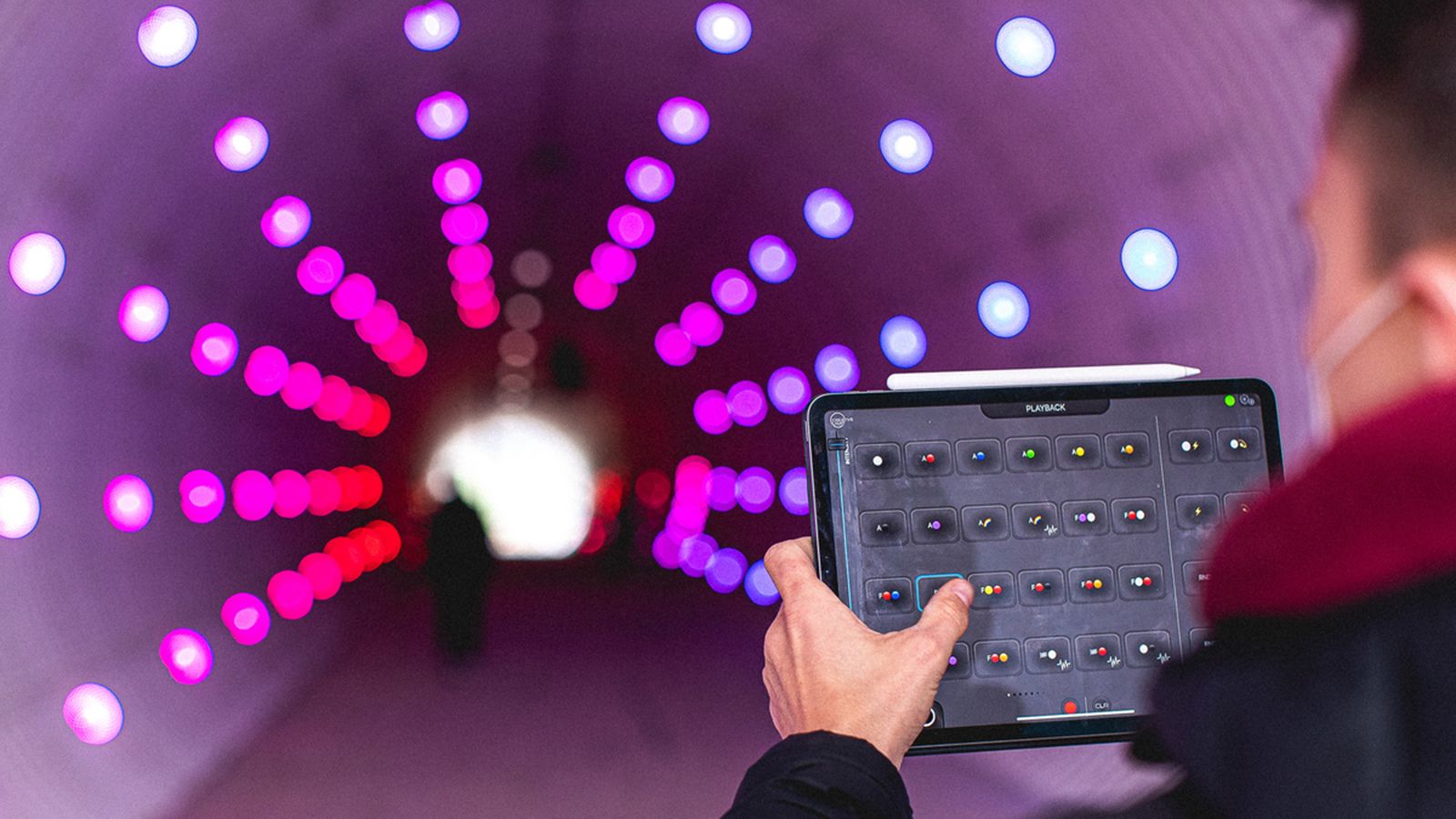 GLP rocks Tunnel with Over 200 Creative Light 1