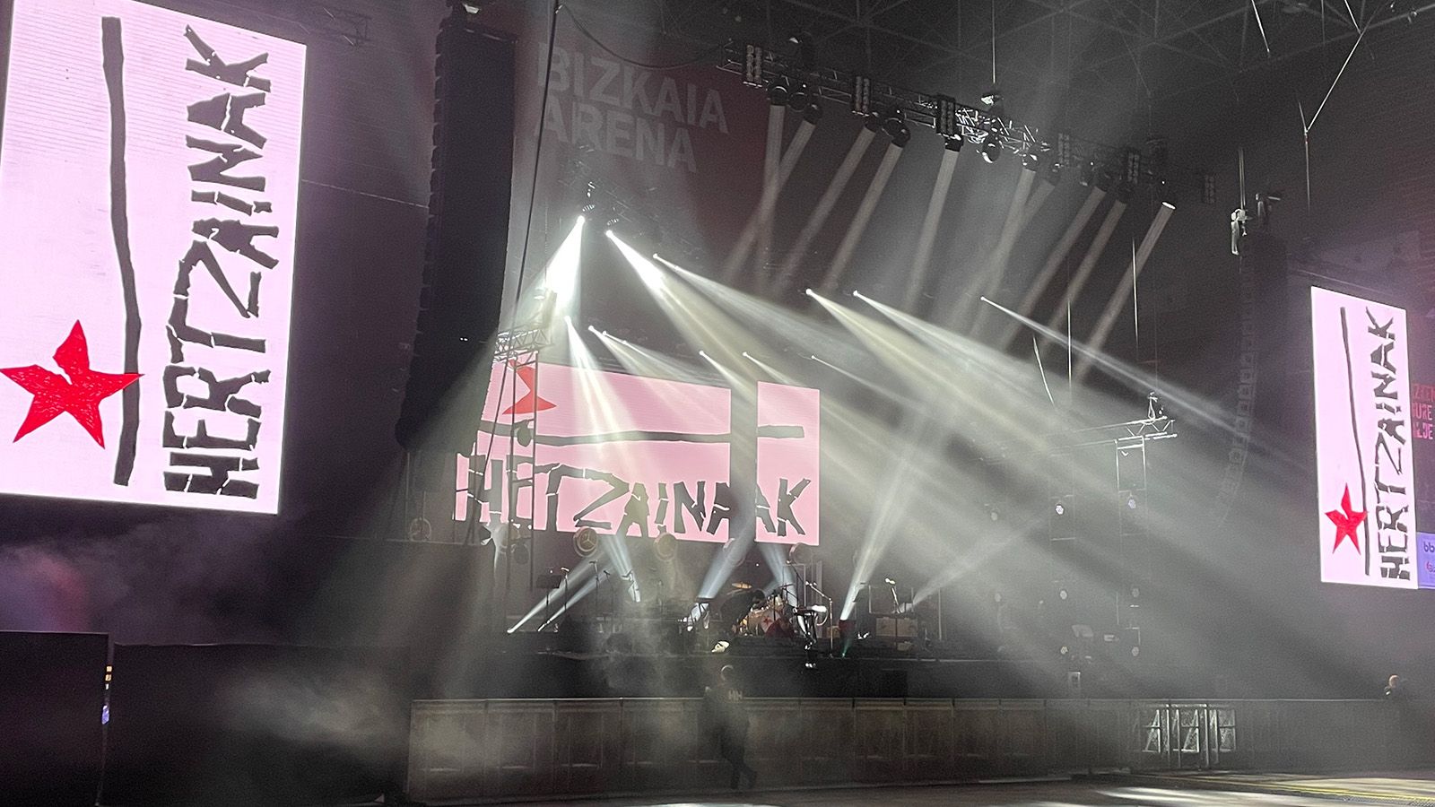 GLP fills Hertzainak's farewell performance with colour in Bilbao