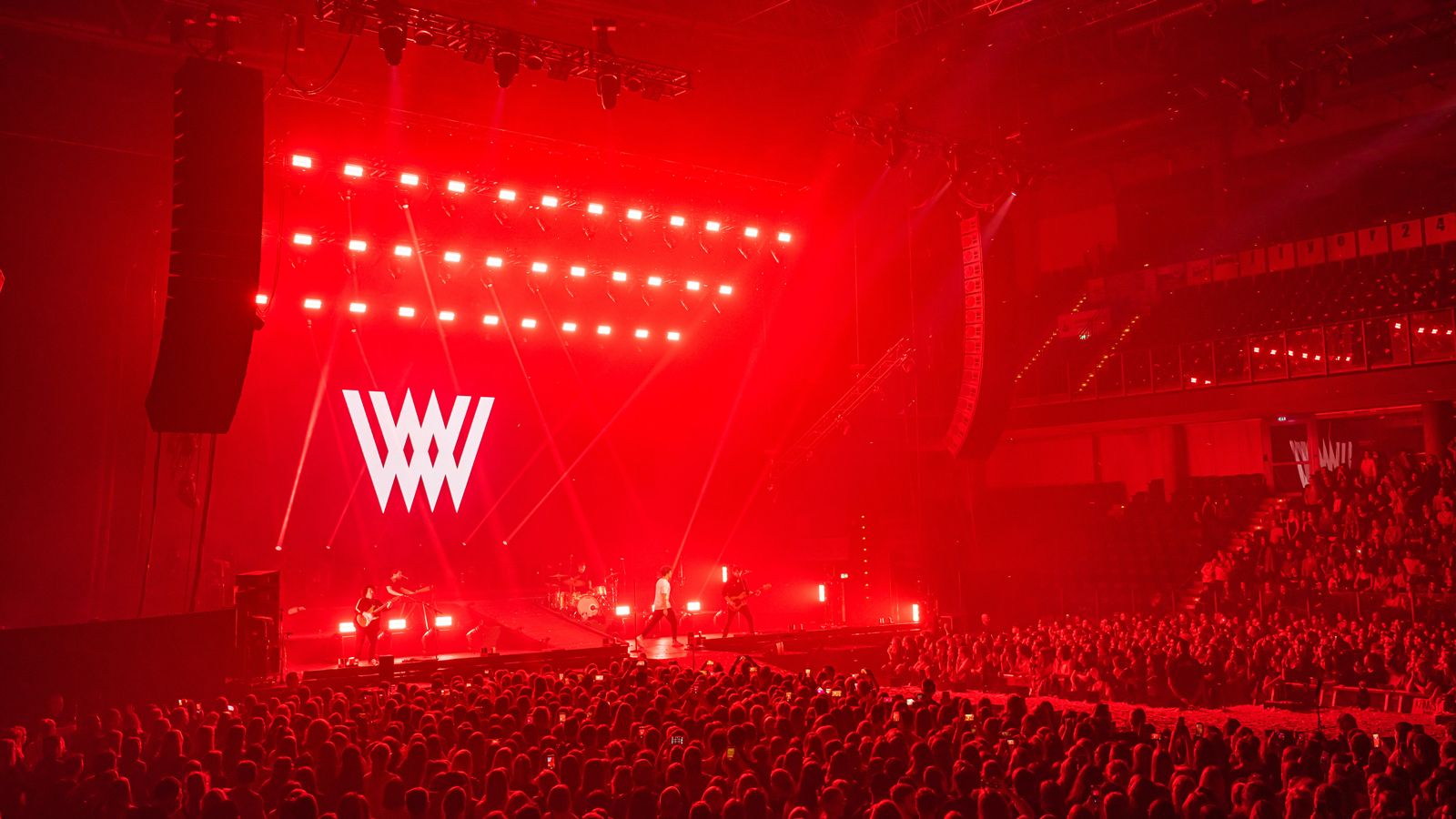 Over 150 GLP fixtures for Wincent Weiss’ production ‘Somehow Different’