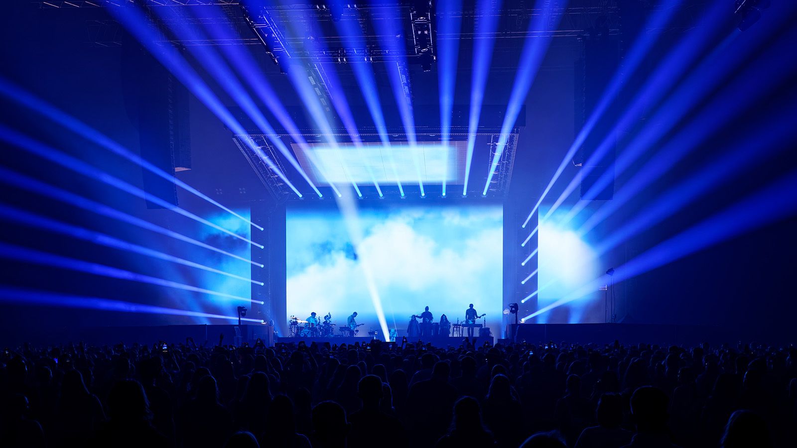 Tour premiere for the world’s first LED FatBeam: GLP’s MAD MAXX ensures big moments on Cro’s Cronicles tour