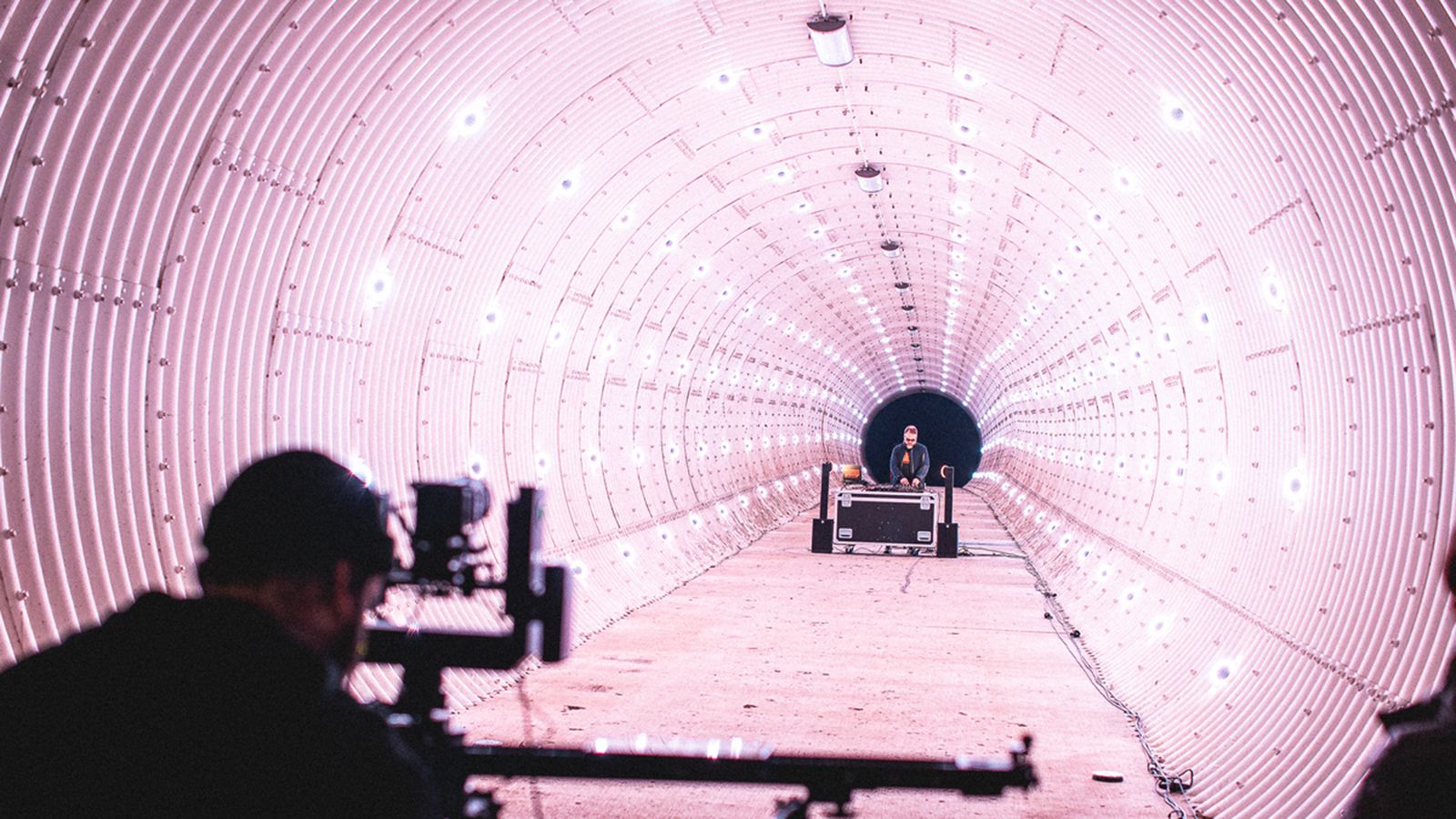 GLP rocks Tunnel with Over 200 Creative Light 1