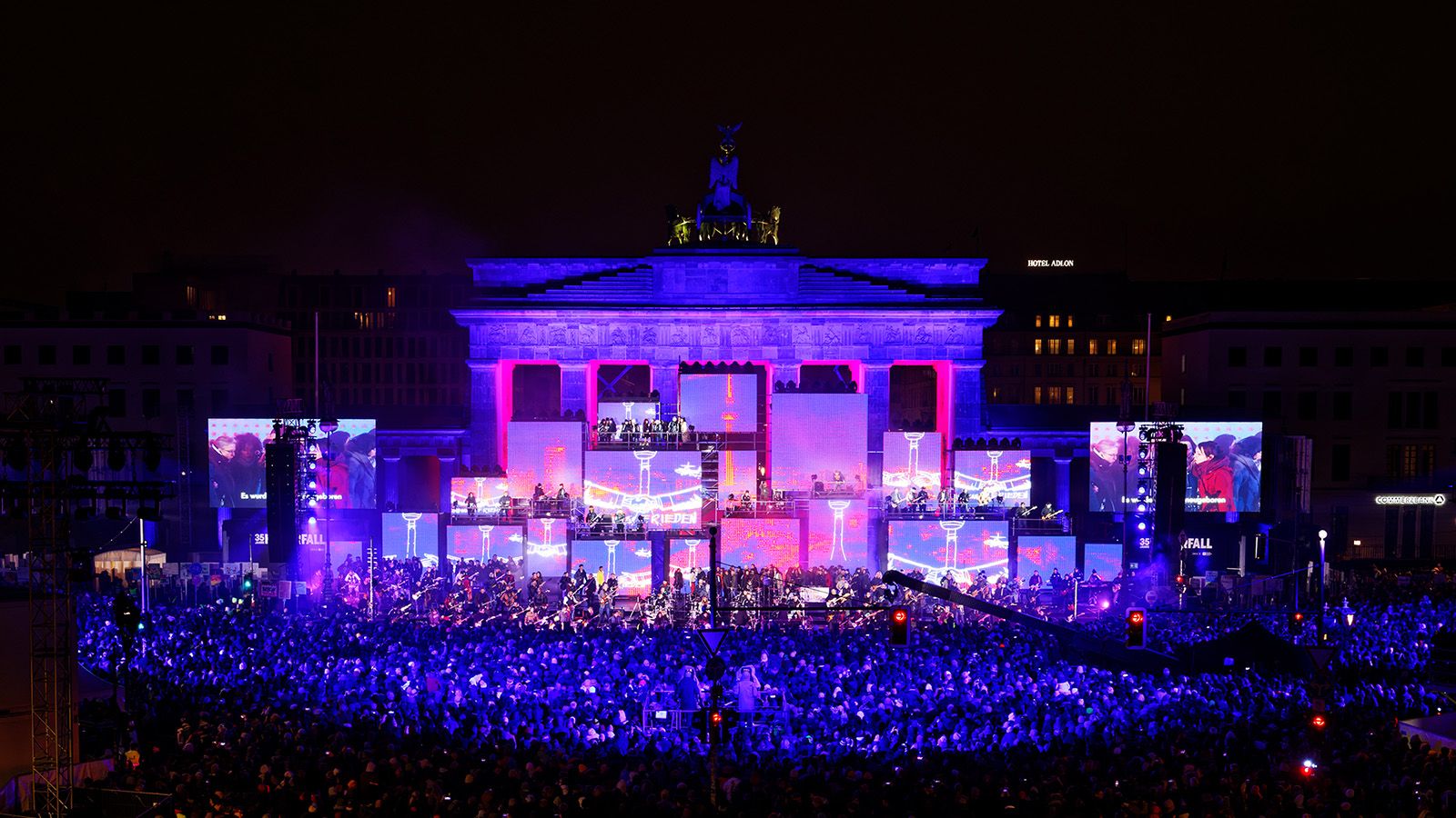 Packende Inszenierung zur Mauerfall-Feier am Brandenburger Tor mit Licht von GLP