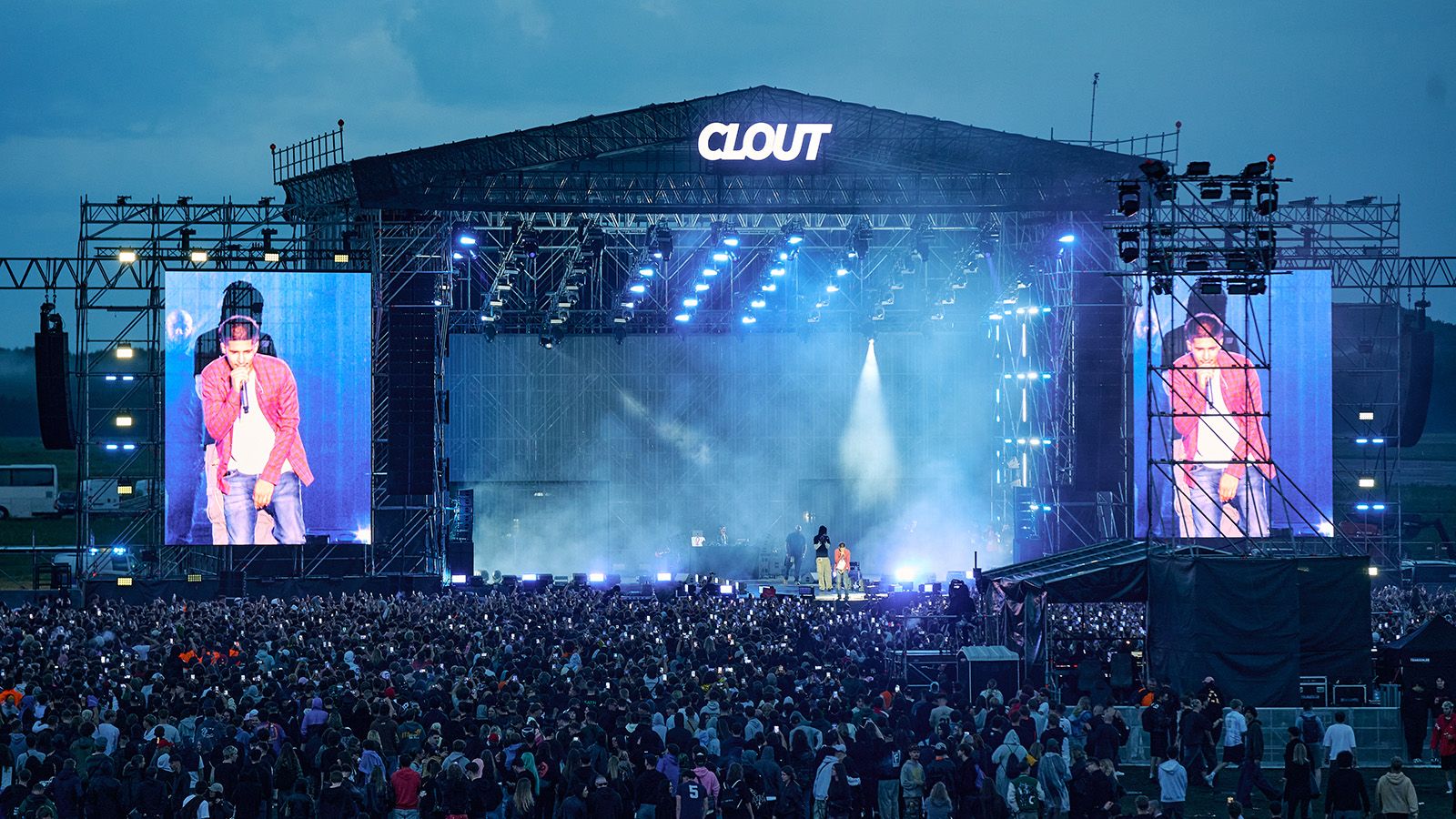 223 GLP-Scheinwerfer auf zwei Bühnen beim CLOUT Festival 2026