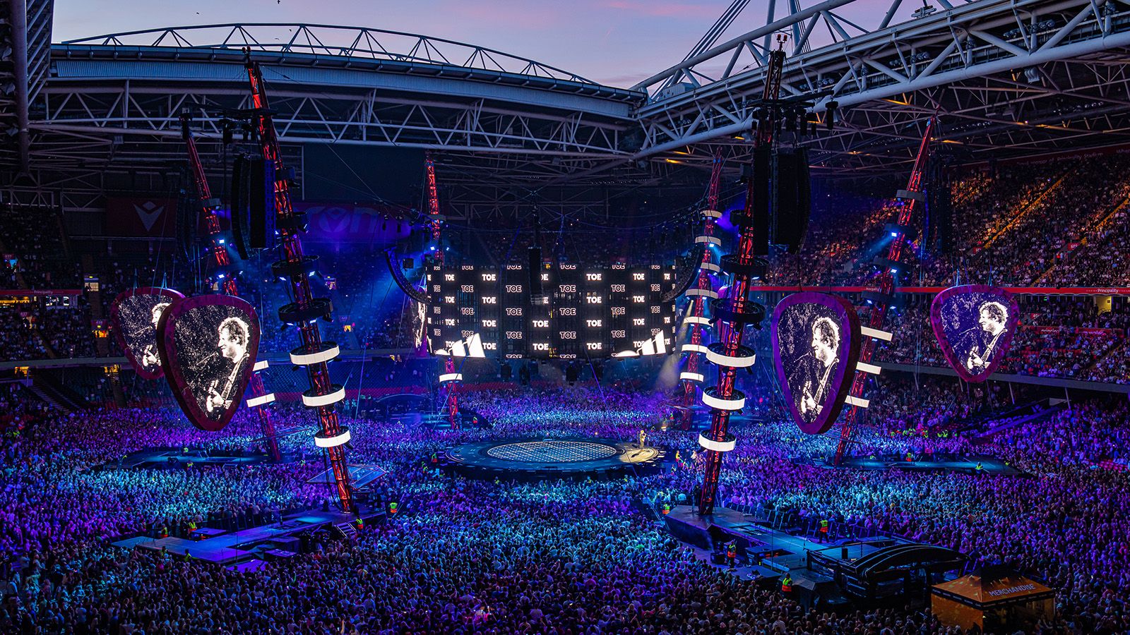 GLP develops XDC1 and debuts 162 fixtures for Ed Sheeran Mathematics tour