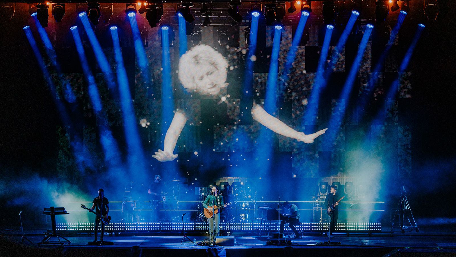 XDC1 IP Hybrid ermöglicht Snow Patrol einen farbig-dynamischen Band-Riser