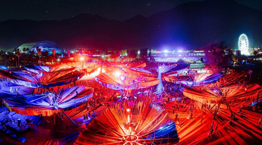 „MACROdose mushroom“ Stage beim Coachella 2024 von Maktive mit GLP JDC2 IP zum Leben erweckt