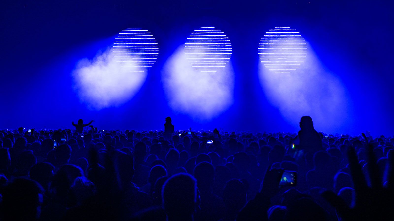 Sam Tozer overturns the EDM paradigm with GLP lighting solutions