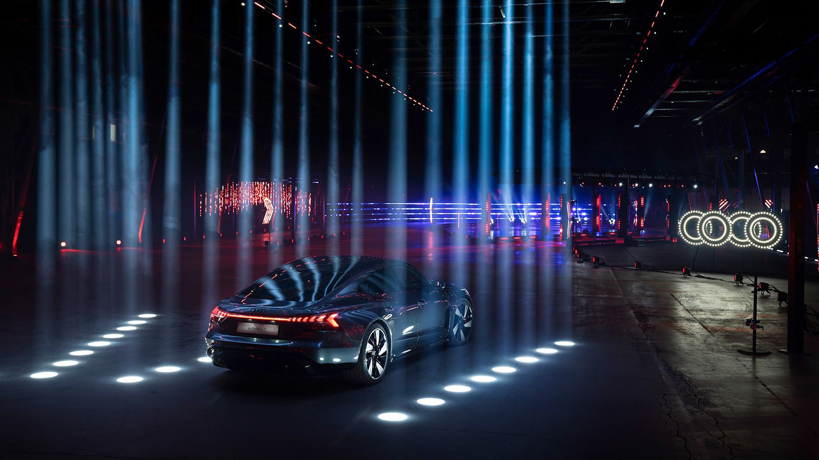 High-speed GLP Light-show for Audi e-tron World Premiere