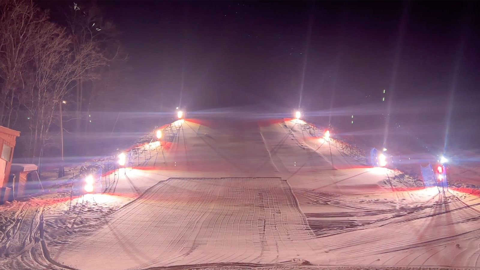 GLP JDC1 verfolgen Ski- und Snowboardtricks auf den Pisten der kanadischen Big Air Show